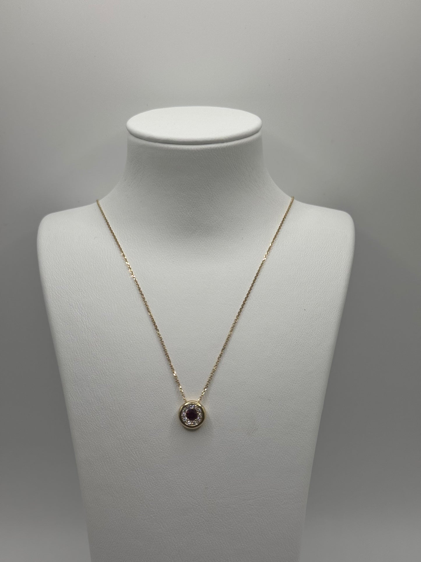 Goldkette mit Roten Stein und Steinrahmen