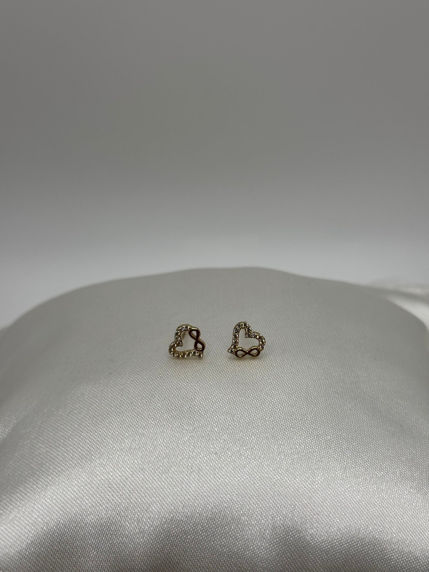 Goldstecker Herz mit infinity und Steinen