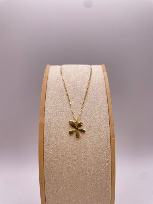 Goldkette mit Blumenanhänger
