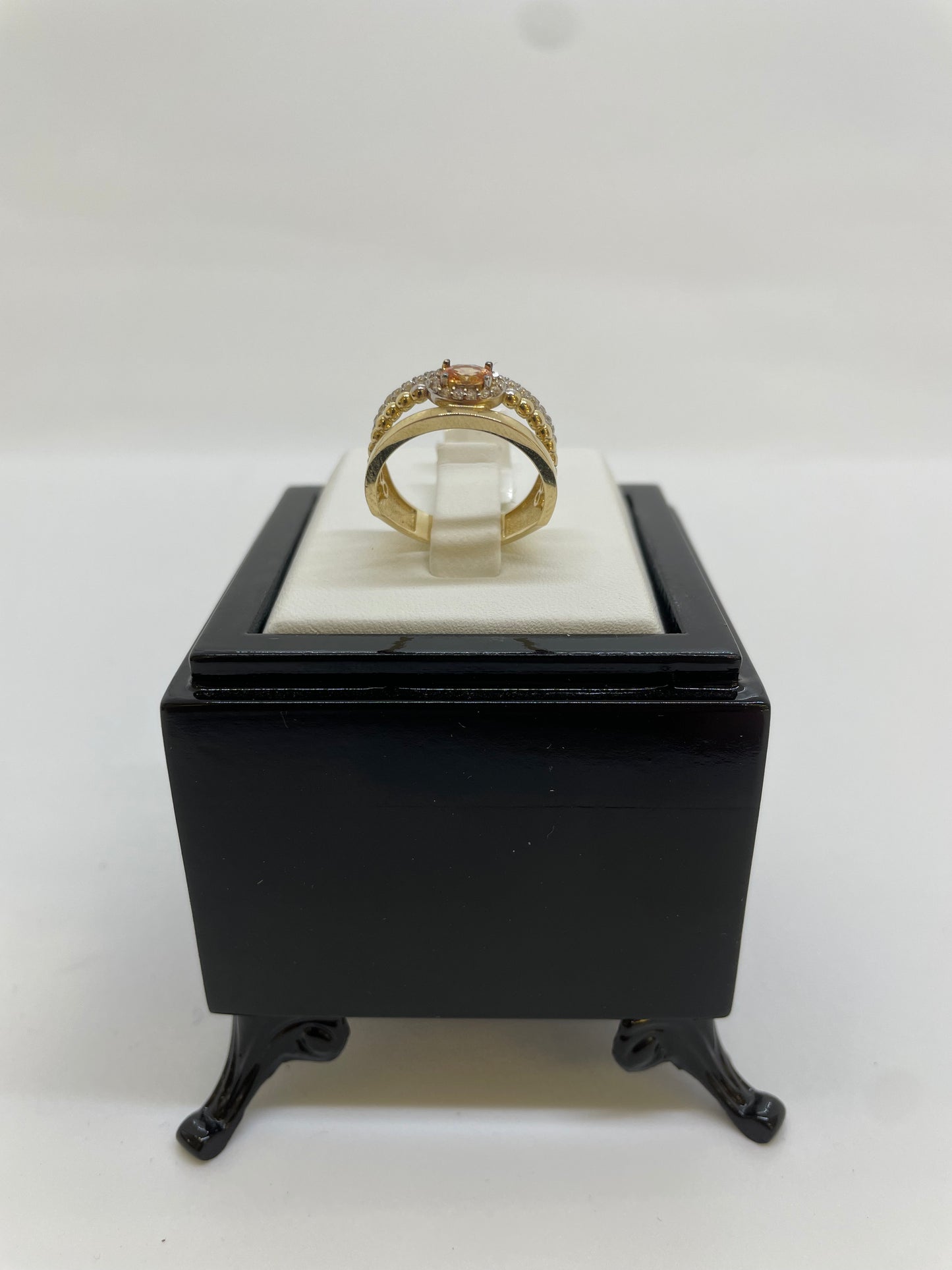 Dreifachring mit Steinen aus Gold