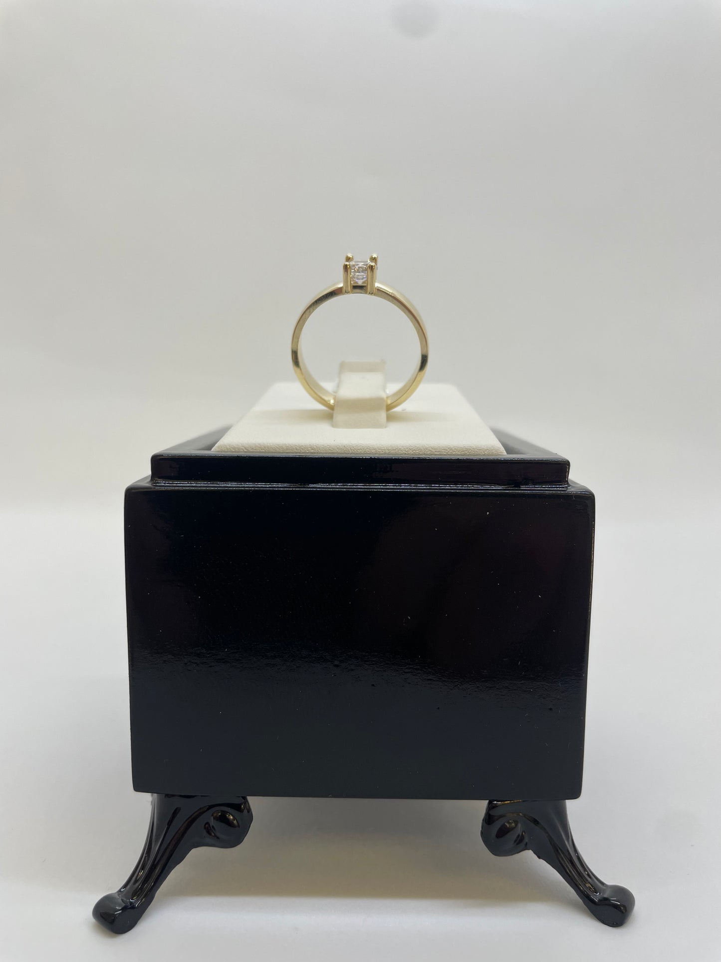 Breiter Goldring Solitär