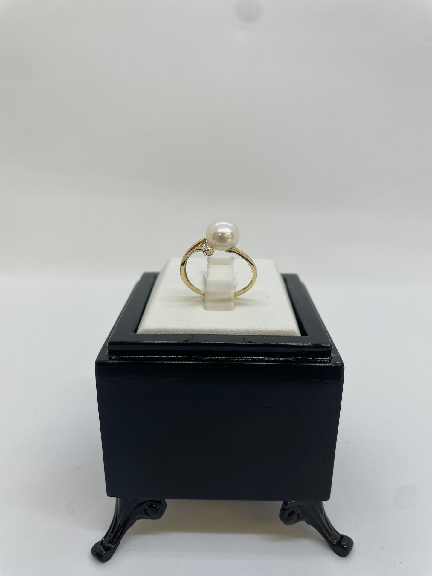 Goldring verdreht mit Perle