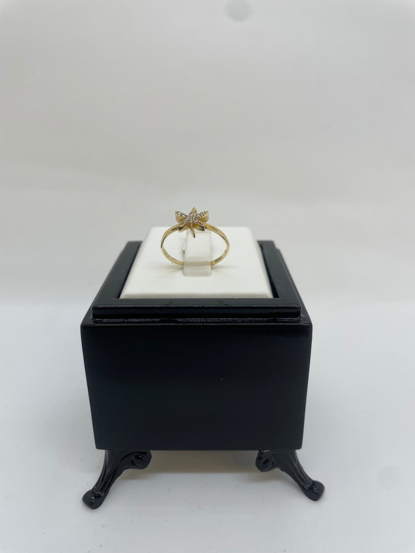 Goldring mit Libelle und Zirkonia Steinen