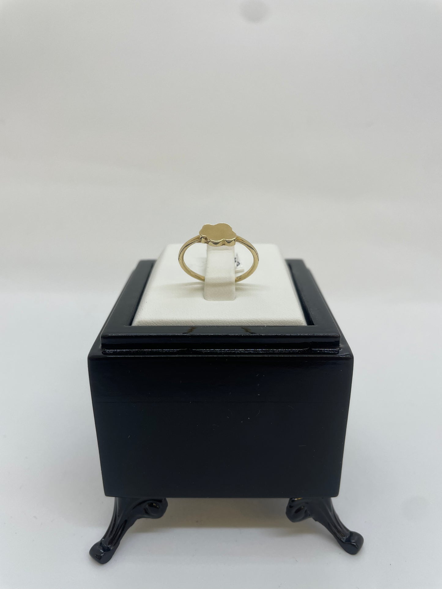 Klassischer Goldring mit Wolke